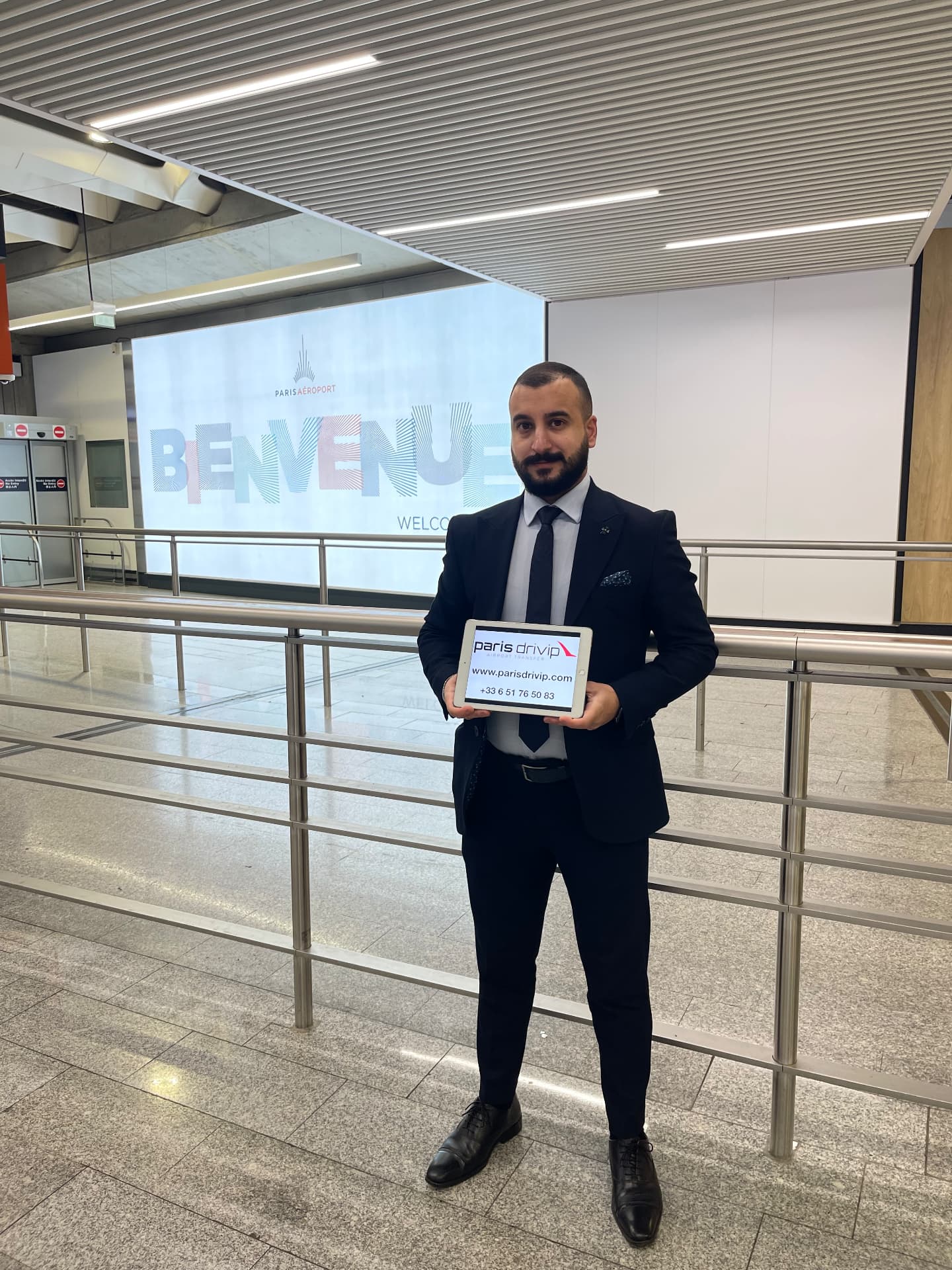 Meet & greet at Charles de Gaulle with the Paris Drivip welcome tablet